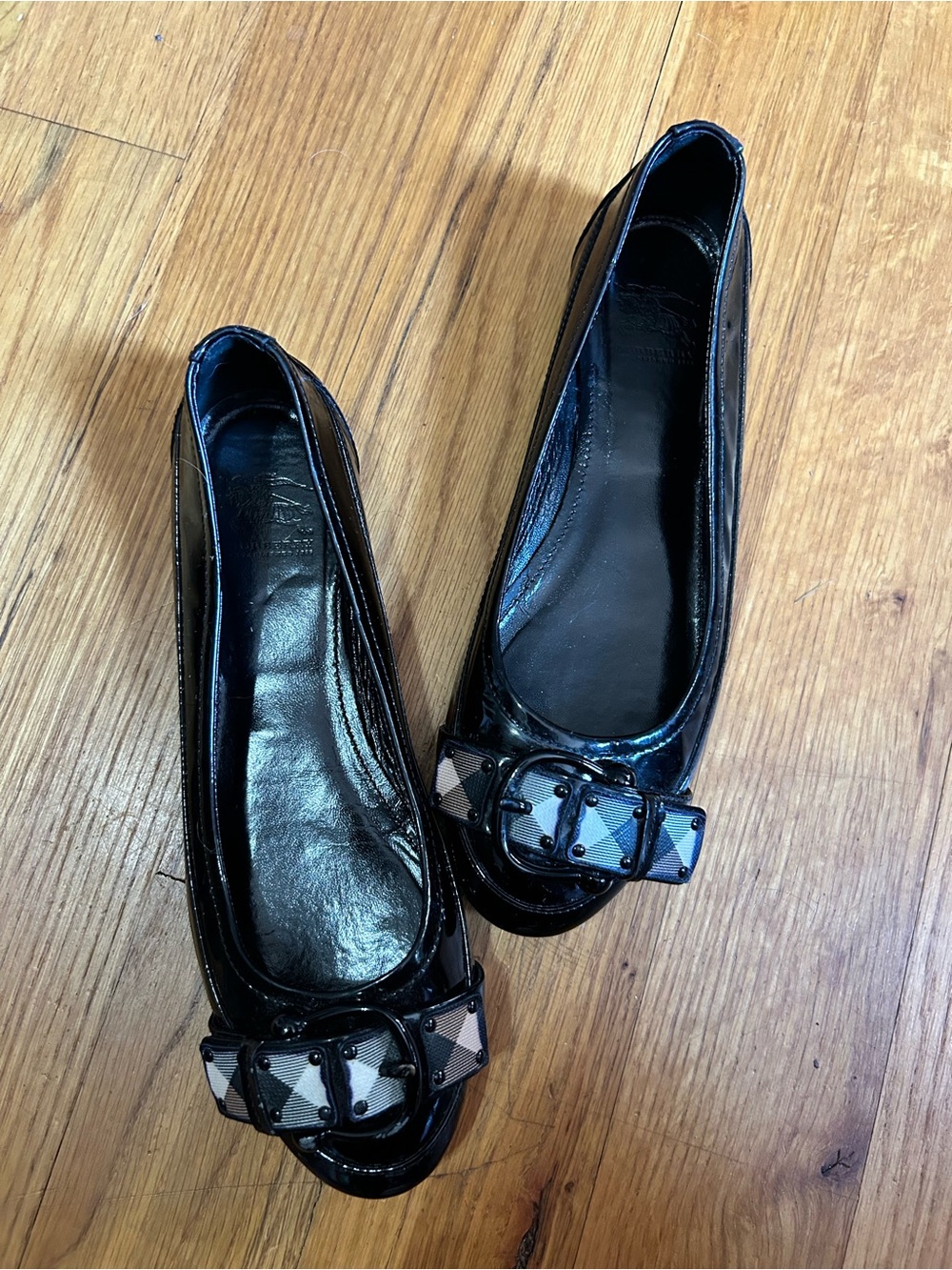 Burberry Black Patent Leather Ballet Flats Nova Check Bow Buckle Sz 8.5 Glossy - Picture 2 of 12